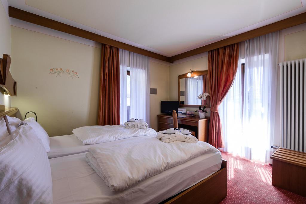 Hotel Collini Pinzolo Kültér fotó