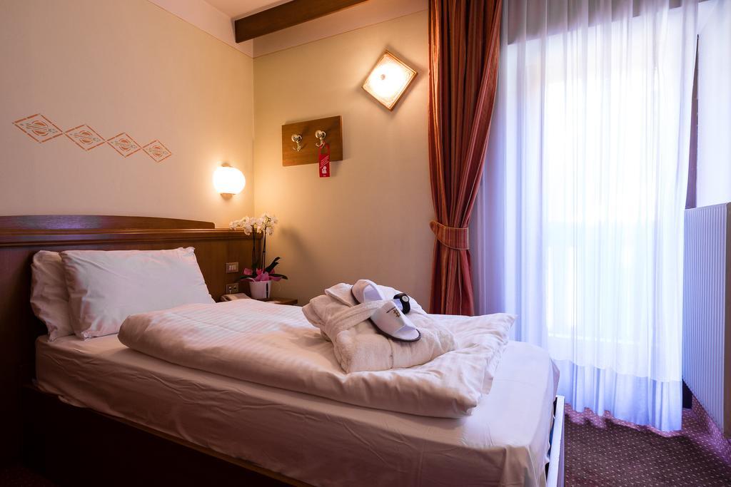 Hotel Collini Pinzolo Kültér fotó