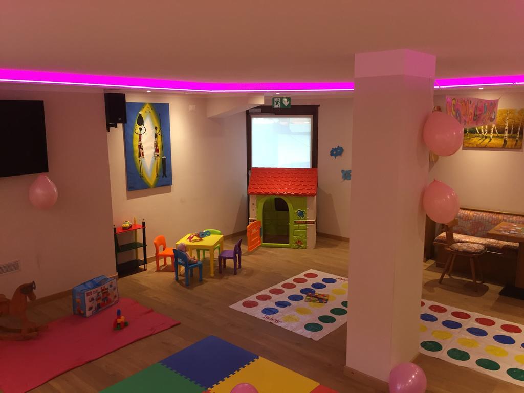 Hotel Collini Pinzolo Kültér fotó